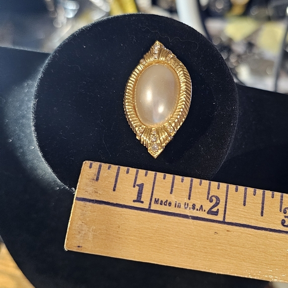 Vintage goldtone brooch w/ rhinestones - Picture 4 of 6